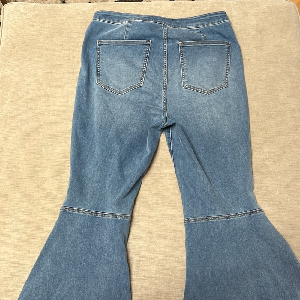 NWT FREE PEOPLE | just float on flares - Picture 7 of 12